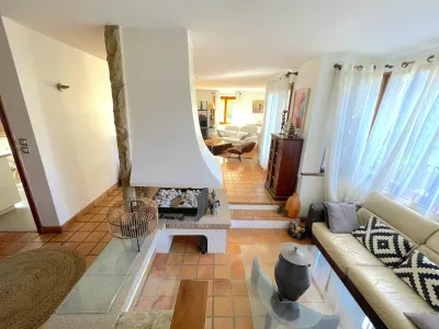 Versatile 435 m² House for Events & Productions in Le Plessis-Bouchard