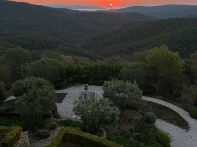 Le Château : un domaine de 350 hectares pour des tournages, des séminaires et des événements