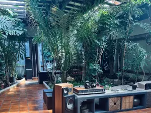Film Shoot & Event Venue in Villeparisis Natural Light & Versatile Spaces