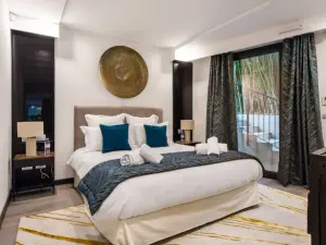 Luxury Villa Apartment with Sea View Terrace in Cannes