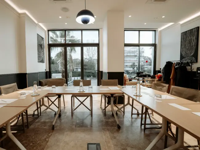 5-Star Arcachon Hotel: Elegant Seminar Room for Business Events