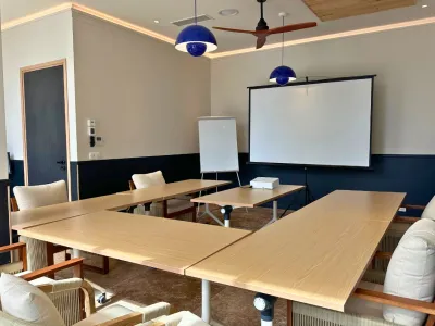 5-Star Arcachon Hotel: Elegant Seminar Room for Business Events