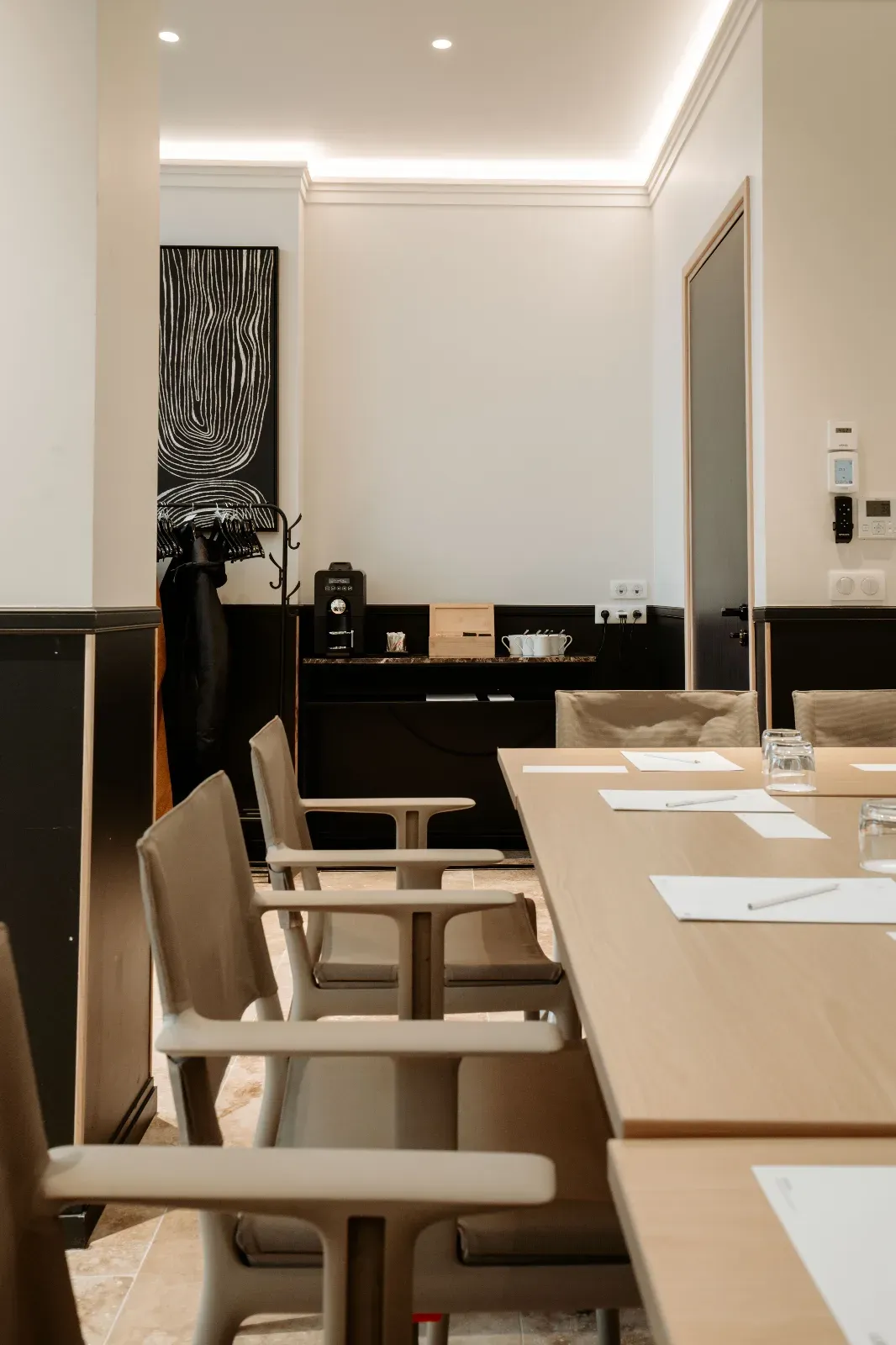 5-Star Arcachon Hotel: Elegant Seminar Room for Business Events