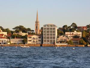 5-Star Arcachon Hotel: Elegant Seminar Room for Business Events