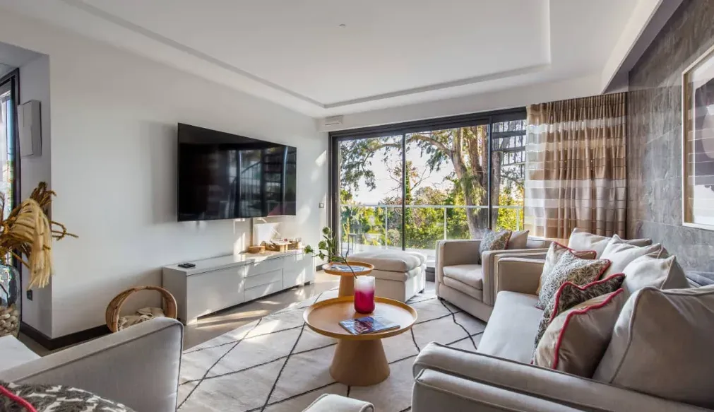 Luxury 2-Bedroom Apartment with Sea View in Cannes