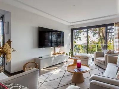 Appartement Luxueux 2 Chambres avec Vue sur Mer à Cannes