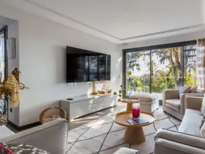 Luxury 2-Bedroom Apartment with Sea View in Cannes