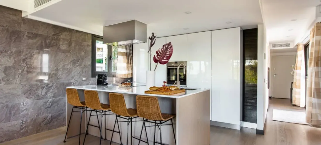 Luxury 2-Bedroom Apartment with Sea View in Cannes