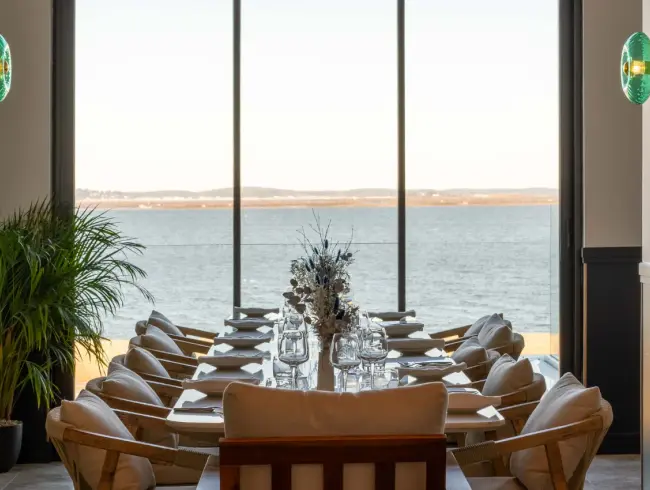 Seaside Restaurant with Panoramic Arcachon Basin Views