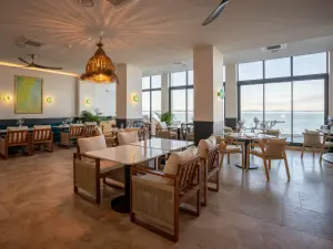 Seaside Restaurant with Panoramic Arcachon Basin Views