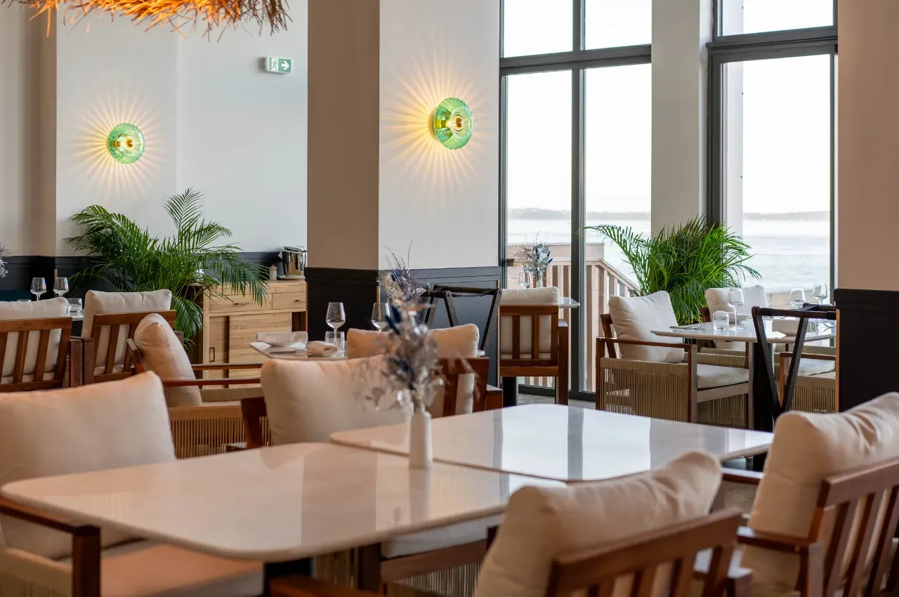 Seaside Restaurant with Panoramic Arcachon Basin Views