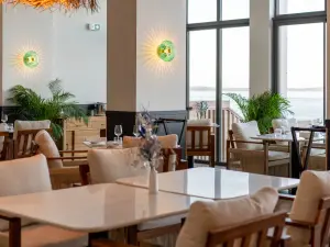 Seaside Restaurant with Panoramic Arcachon Basin Views
