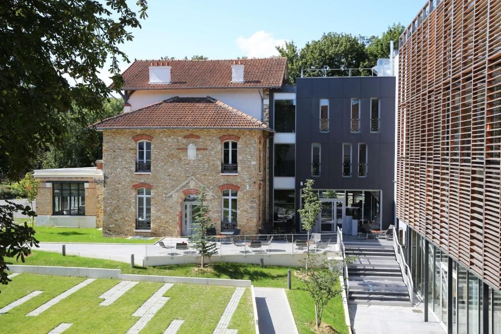 Charming Forest 4-star Hotel for Events & Seminars Near Paris