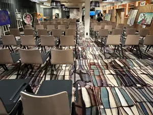 Salle de réunion lumineuse 120 m² avec vue mer et montagne à Annecy