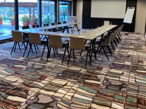 Salle de réunion lumineuse 120 m² avec vue mer et montagne à Annecy