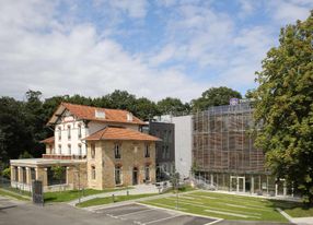 40 m² Meeting Room for 20 People in Enchanted Forest Setting