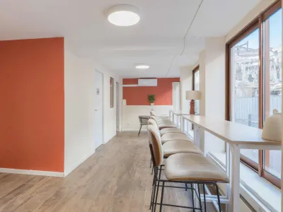 Hybrid Café & Coworking Space in Toulouse for Professional Events