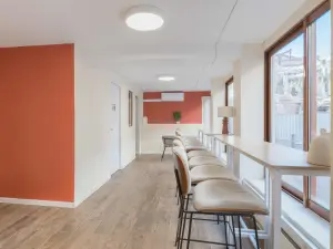 Hybrid Café & Coworking Space in Toulouse for Professional Events