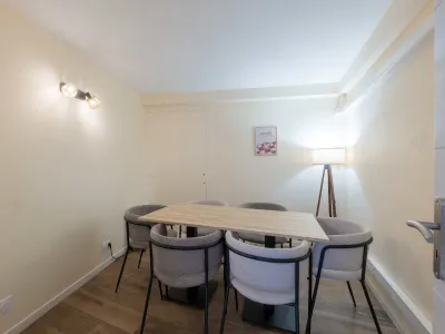 Hybrid Café & Coworking Space in Toulouse for Professional Events