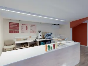 Hybrid Café & Coworking Space in Toulouse for Professional Events