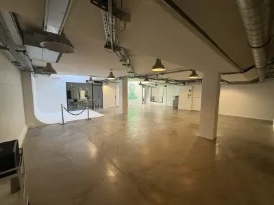 Professional Soundproof Studio for Video & Photo Shoots in Boulogne-Billancourt