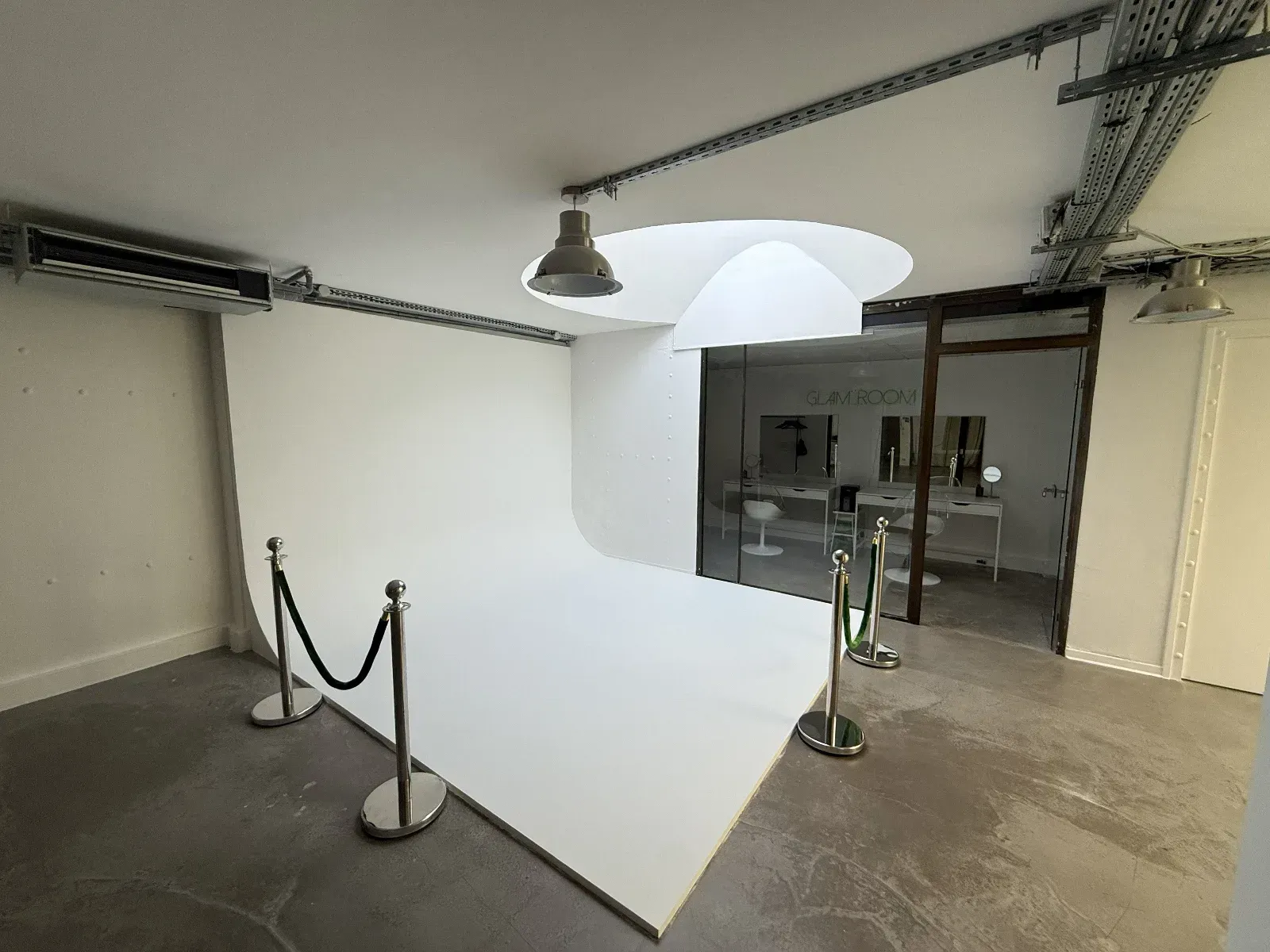 Studio Photo et vidéo avec Cyclorama Fond Blanc - Tournages & shootings 