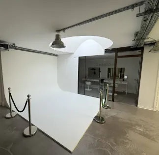 Professional Soundproof Studio for Video & Photo Shoots in Boulogne-Billancourt