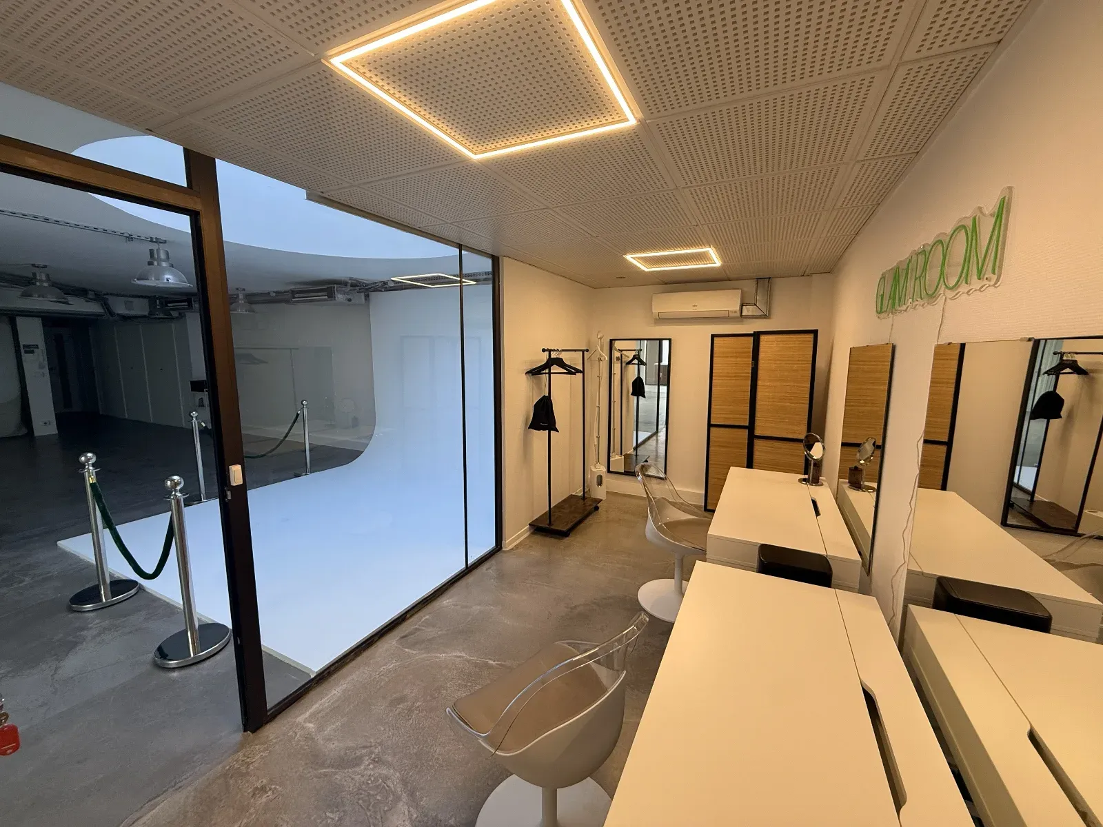 Professional Soundproof Studio for Video & Photo Shoots in Boulogne-Billancourt