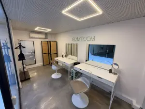 Professional Soundproof Studio for Video & Photo Shoots in Boulogne-Billancourt