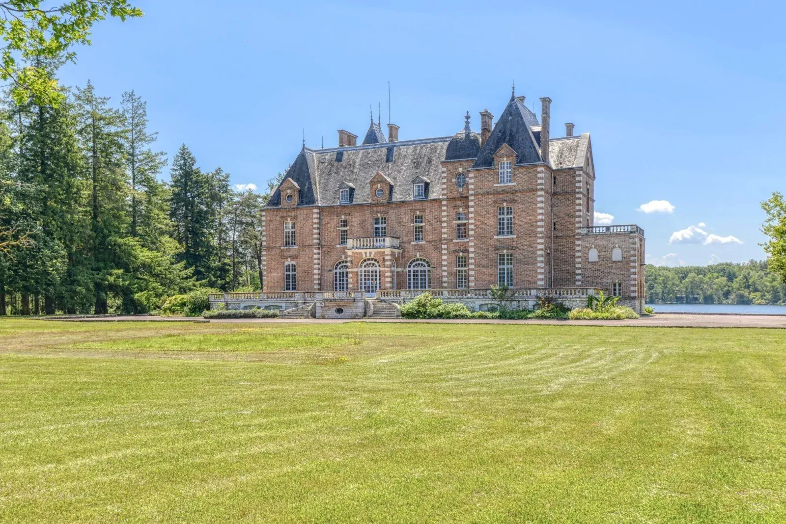 Domaine in Sologne Event Venue in Natural Setting