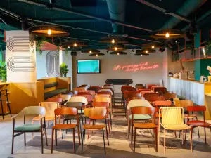 180m² d'espace événementiel à Labège Décor funky et équipement complet