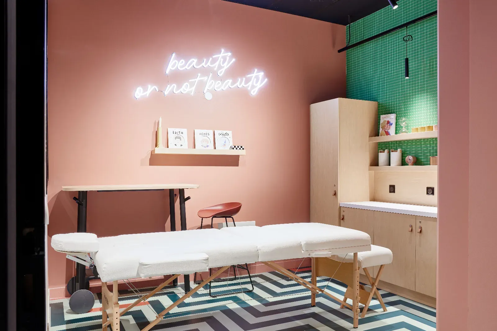 Beauty Salon Rental for Wellness Professionals in the Countryside
