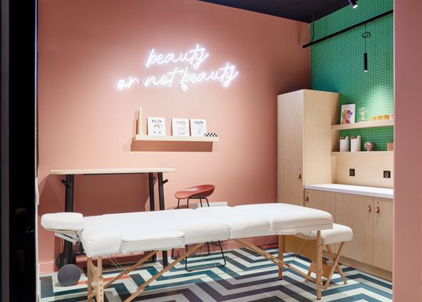 Beauty Salon Rental for Wellness Professionals in the Countryside