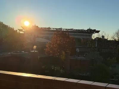 Terrasse rénovée avec vue sur le stade San Siro à Milan