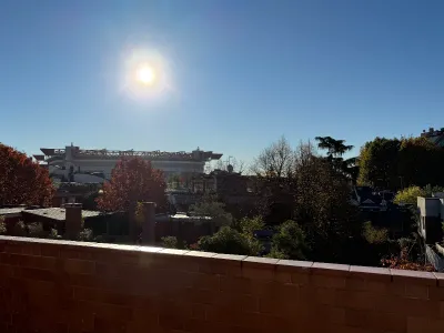 Terrasse rénovée avec vue sur le stade San Siro à Milan