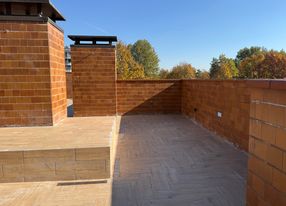 Terrasse rénovée avec vue sur le stade San Siro à Milan