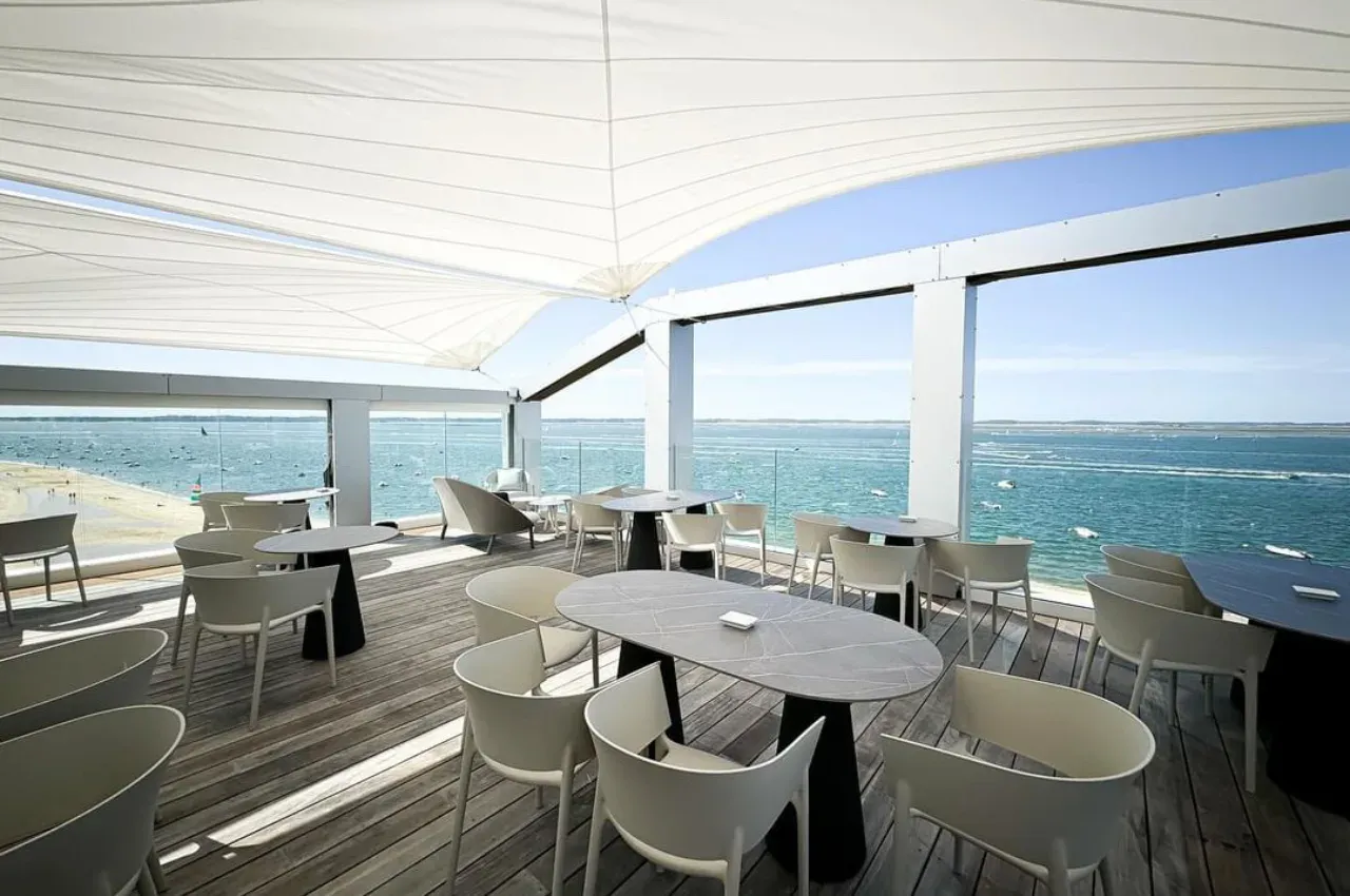 5-Star Waterfront Hotel in Arcachon Beach Access & Luxury Amenities