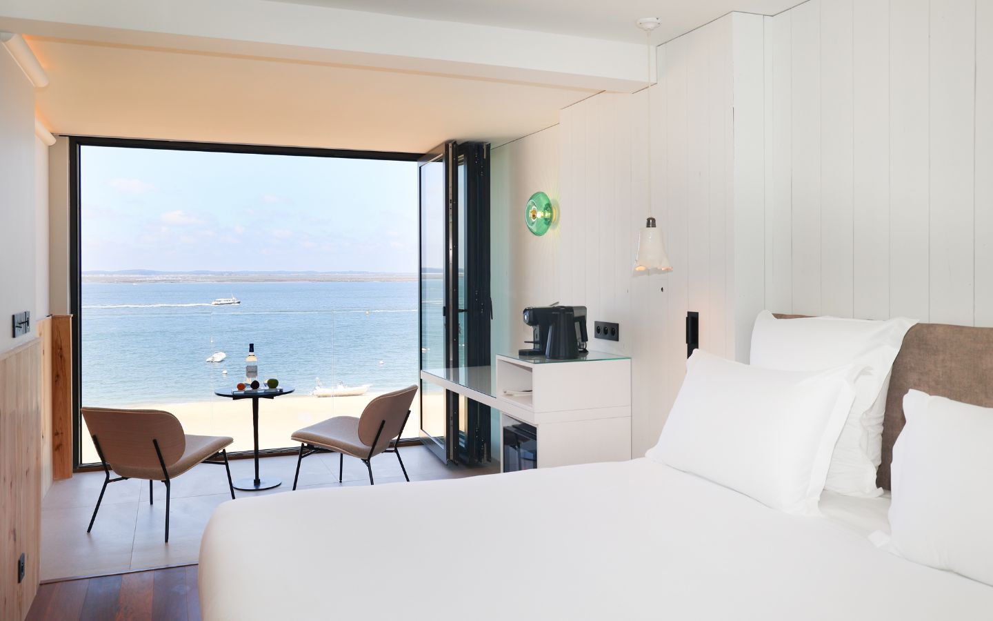 5-Star Waterfront Hotel in Arcachon Beach Access & Luxury Amenities