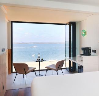 5-Star Waterfront Hotel in Arcachon Beach Access & Luxury Amenities