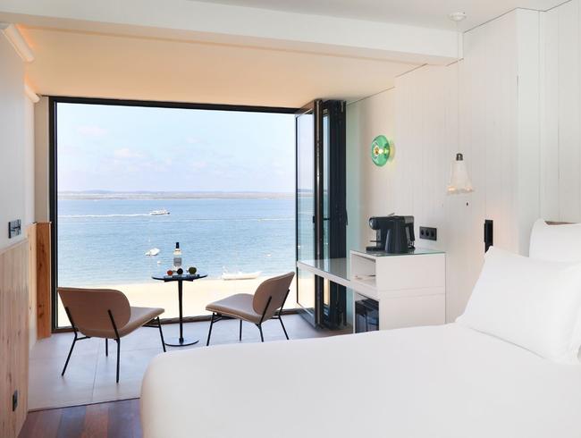 5-Star Waterfront Hotel in Arcachon Beach Access & Luxury Amenities