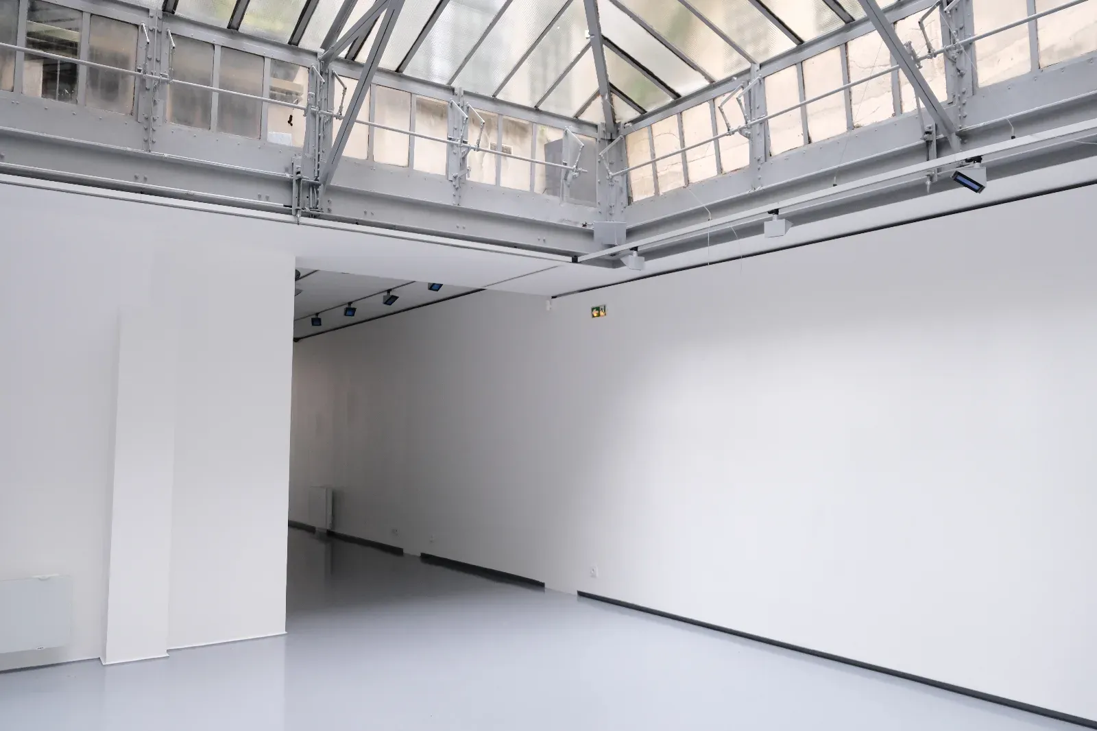 Studio lumineux du Marais avec verrière pour événements à Paris