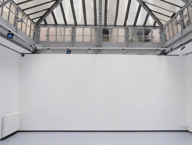 Studio lumineux du Marais avec verrière pour événements à Paris