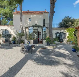 Elegant Family Home in Marseille for Events & Productions