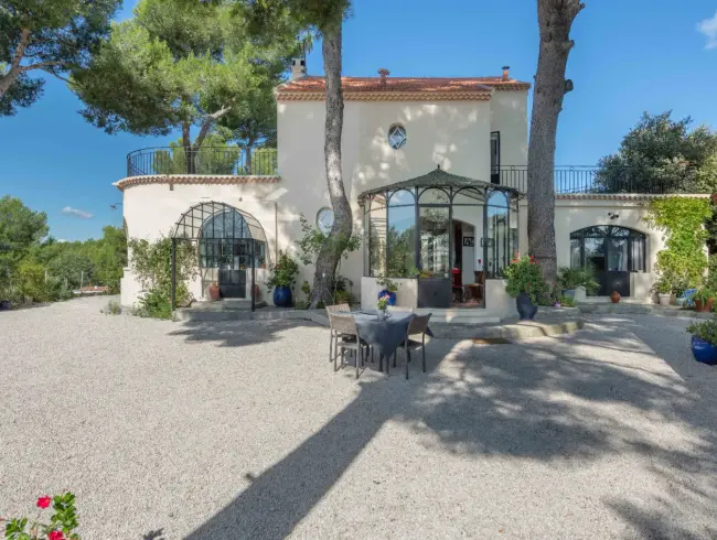 Elegant Family Home in Marseille for Events & Productions