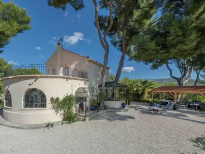 Elegant Family Home in Marseille for Events & Productions