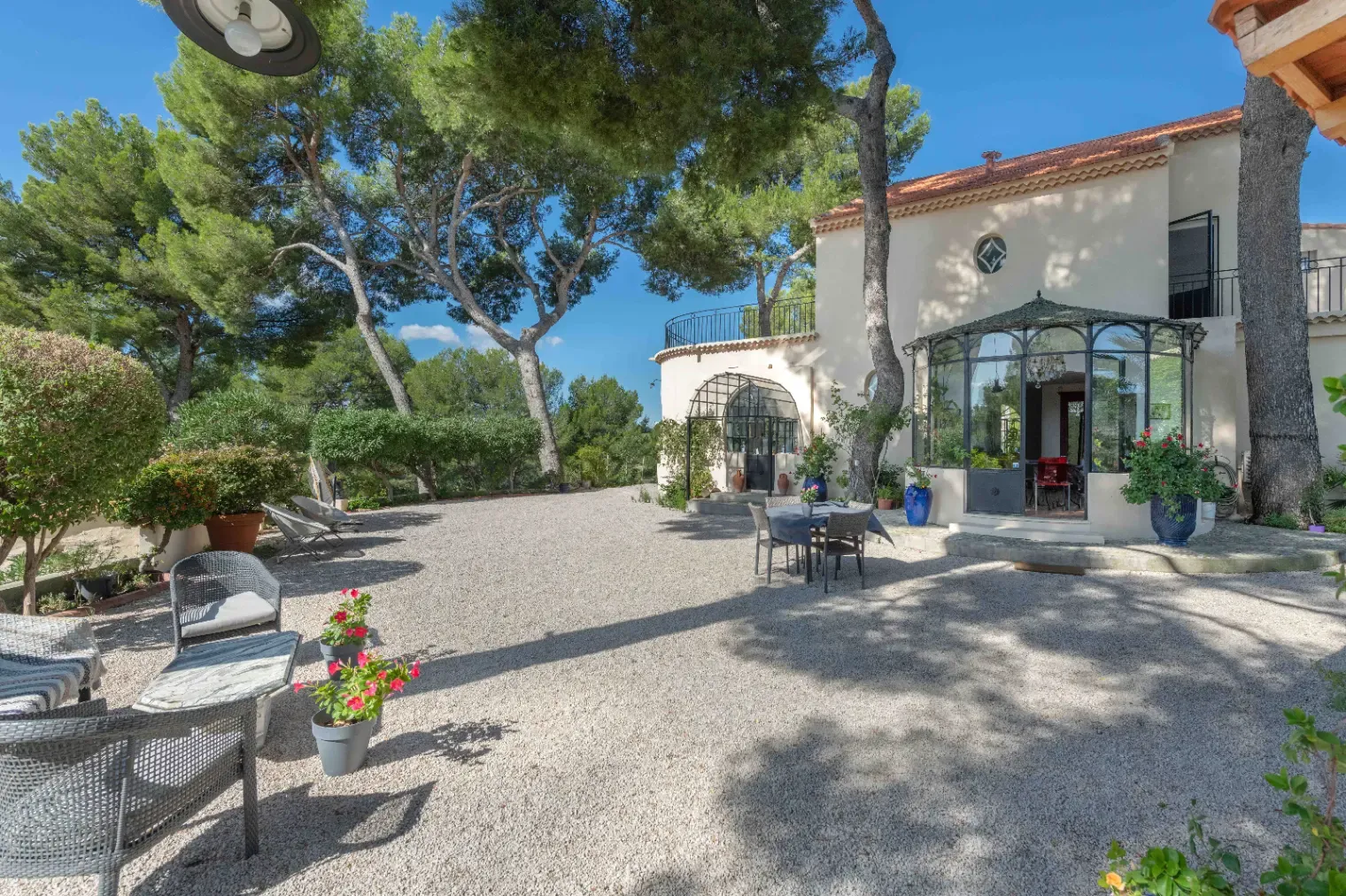 Elegant Family Home in Marseille for Events & Productions