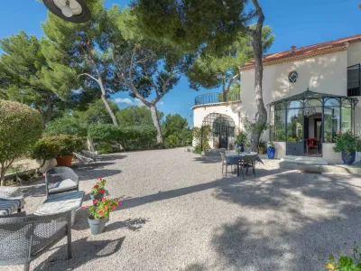 Elegant Family Home in Marseille for Events & Productions