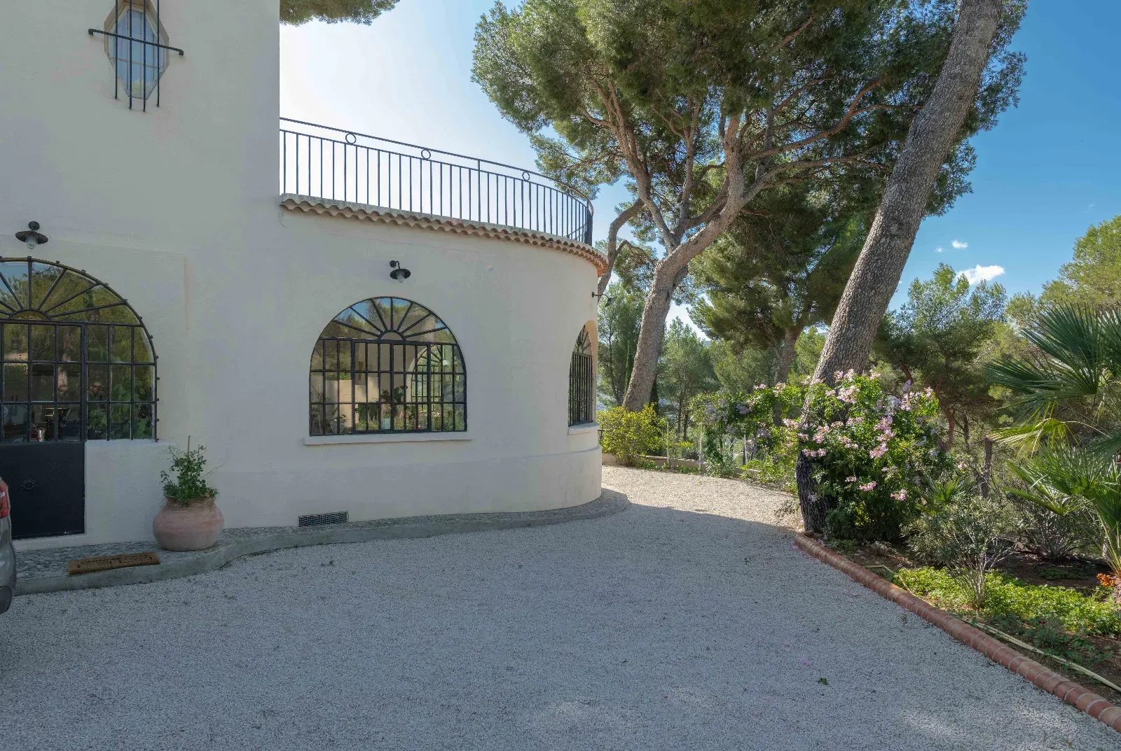 Elegant Family Home in Marseille for Events & Productions