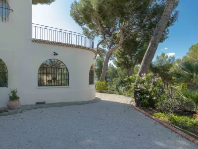 Elegant Family Home in Marseille for Events & Productions