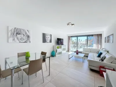 Modern 2-Bedroom Apartment for Events in Cannes